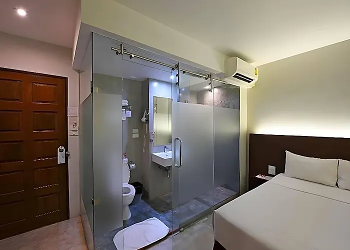 Ruamchitt Plaza 3* Бангкок
